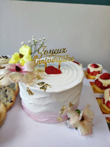 gâteau sur mesure anniversaire rose