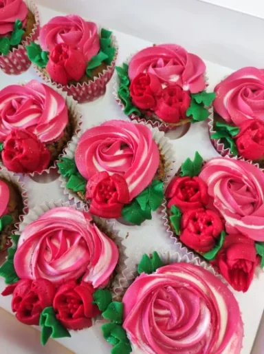 gâteau sur mesure cupcake roses