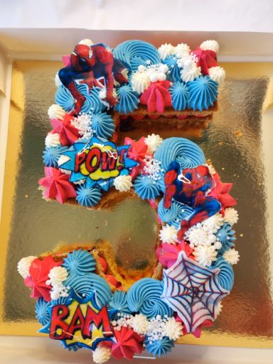 gâteau sur mesure anniversaire number cake 5ans spiderman