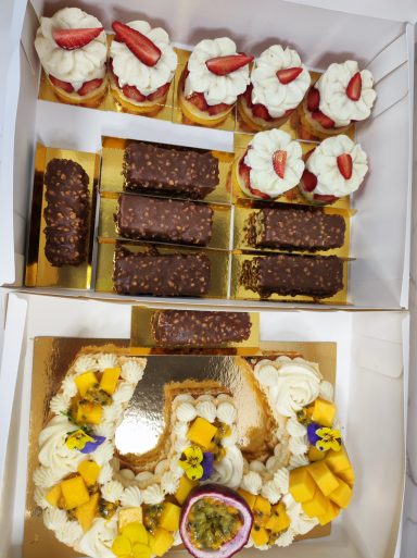 Anniversaire 3ans buffet sucré et number cake exotique