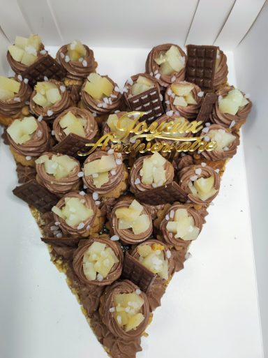 gâteau sur mesure anniversaire number cake coeur choux