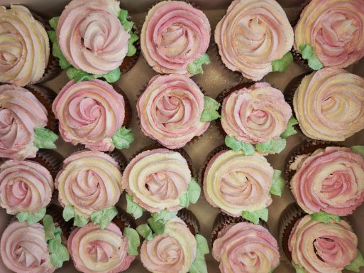 gâteau sur mesure cupcake roses